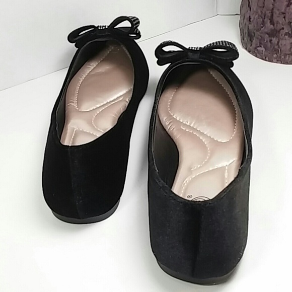 🆕 Faux Black Velvet Pointy Toe Flat Jeweled Bow🆕 - Picture 5 of 8